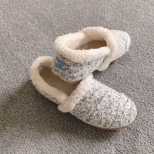 TOMS Slippers - Women’s 10
